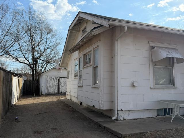 1306 S Santa Fe, Wichita, KS 67211
