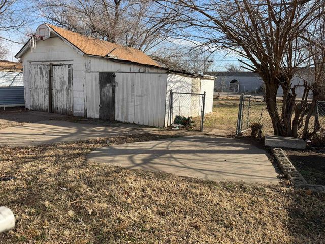 1306 S Santa Fe, Wichita, KS 67211