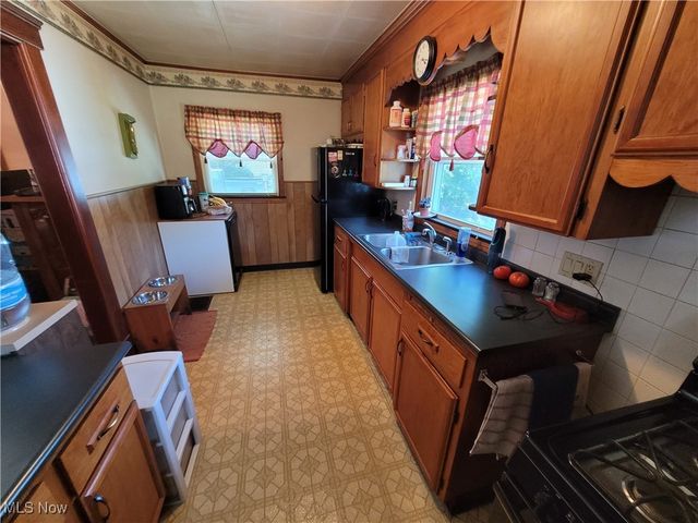 255 W River Road N, Elyria, OH 44035