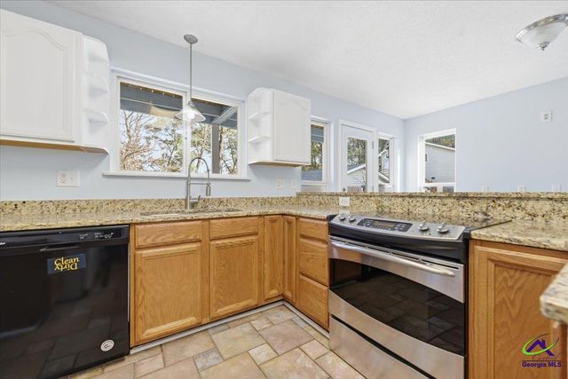 107 Waldorf Dr, Perry, GA 31069