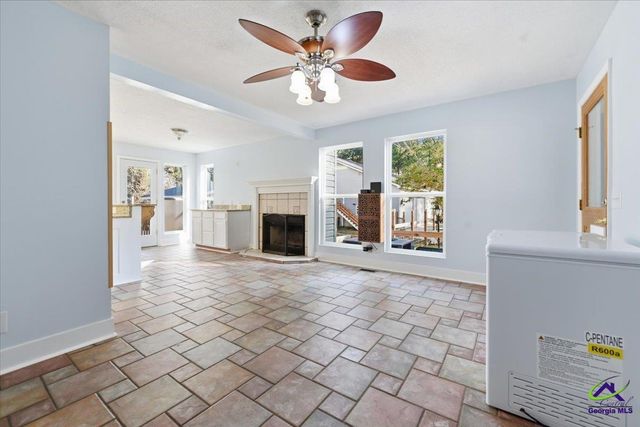 107 Waldorf Dr, Perry, GA 31069