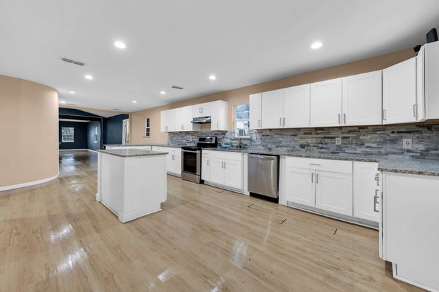 910 S Preston Street, Ennis, TX 75119