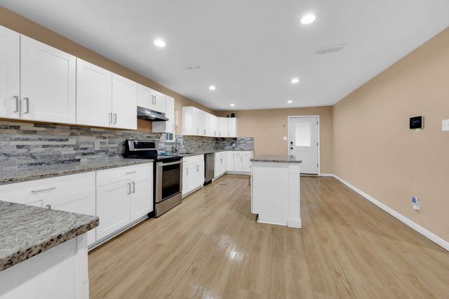 910 S Preston Street, Ennis, TX 75119