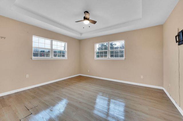 910 S Preston Street, Ennis, TX 75119