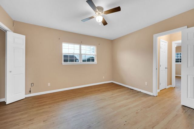 910 S Preston Street, Ennis, TX 75119