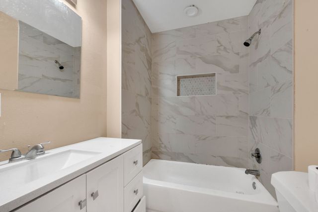 910 S Preston Street, Ennis, TX 75119