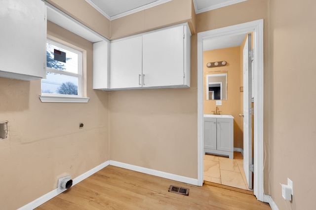 910 S Preston Street, Ennis, TX 75119