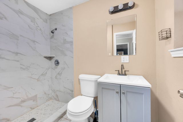 910 S Preston Street, Ennis, TX 75119