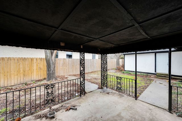 910 S Preston Street, Ennis, TX 75119