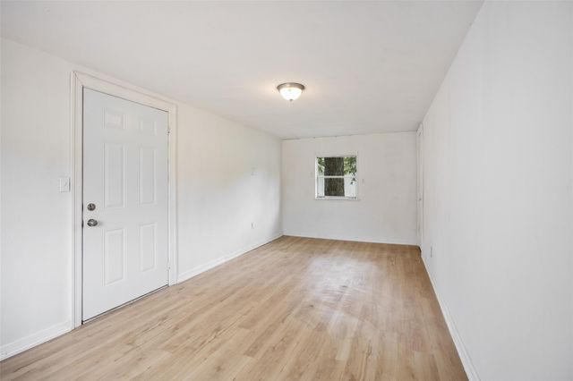 910 S Preston Street, Ennis, TX 75119