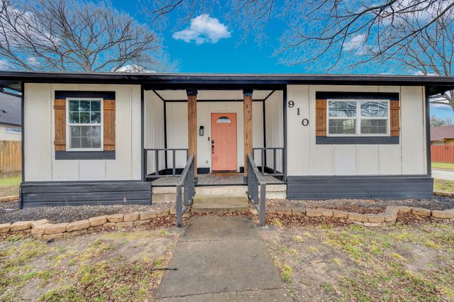 910 S Preston Street, Ennis, TX 75119