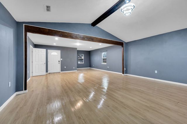 910 S Preston Street, Ennis, TX 75119