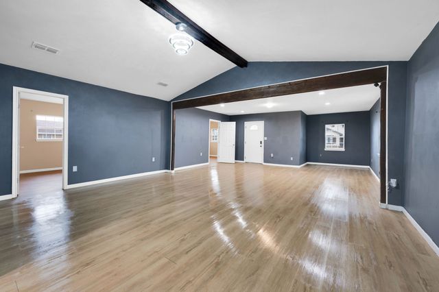 910 S Preston Street, Ennis, TX 75119