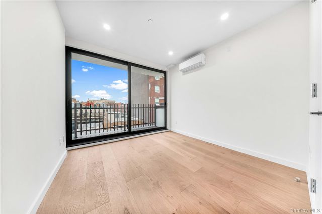 30-24 32nd Street 4A, Astoria, NY 11102