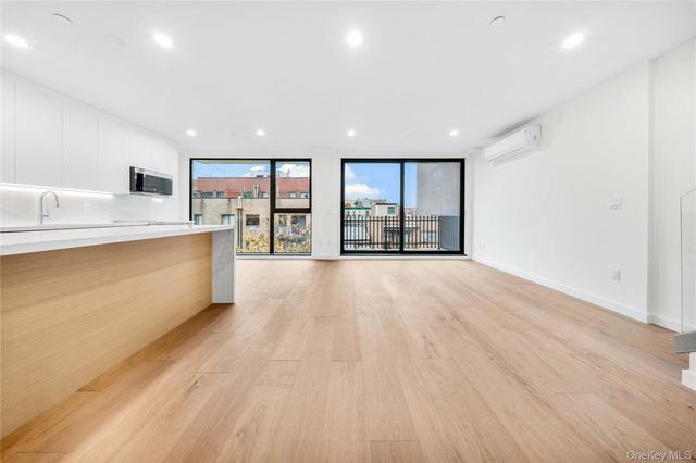 30-24 32nd Street 4A, Astoria, NY 11102