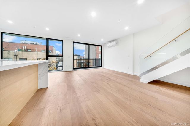 30-24 32nd Street 4A, Astoria, NY 11102