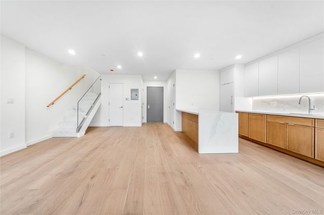 30-24 32nd Street 4A, Astoria, NY 11102