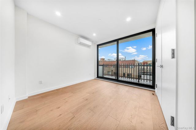 30-24 32nd Street 4A, Astoria, NY 11102