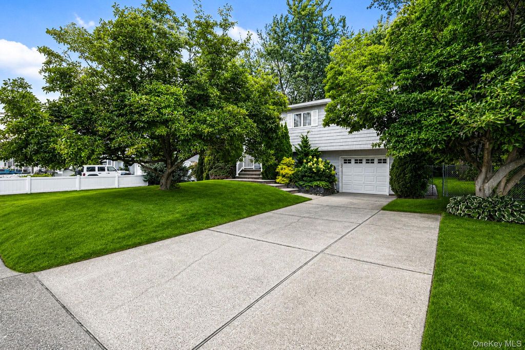 505 Hawkins Road, Selden, NY 11784 — photo 3