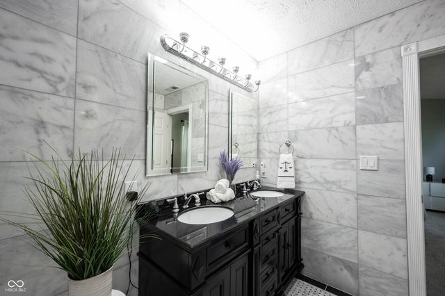 10600 Sand Creek Boulevard, Fishers, IN 46037