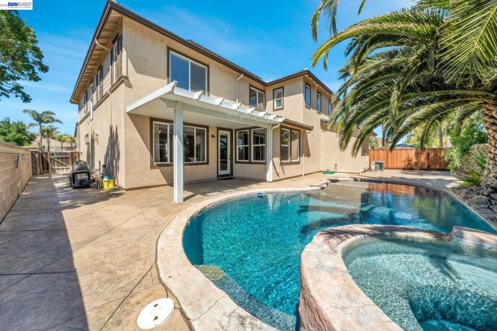 Image 2 of property listing at 6391 Crystal Springs Cir, Discovery Bay, CA 94505