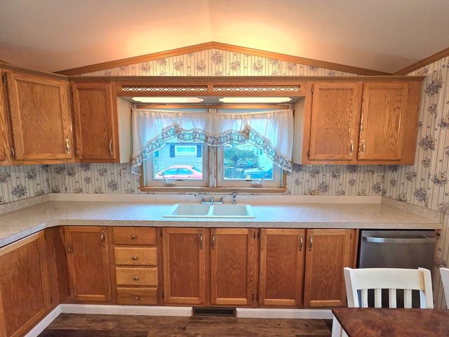 268 Palmer Rd 27, Monson, MA 01057