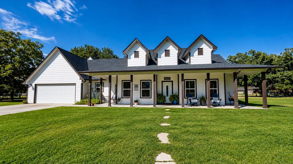 4000 Sioux Court, Granbury, TX 76048 — exterior