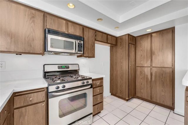 1077 Santo Antonio Drive 15, Colton, CA 92324