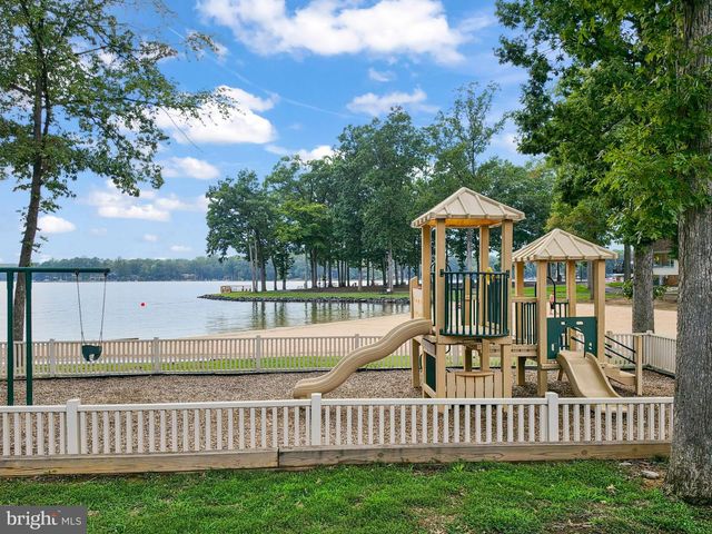 3619 LAKEVIEW PKWY, Locust Grove, VA 22508