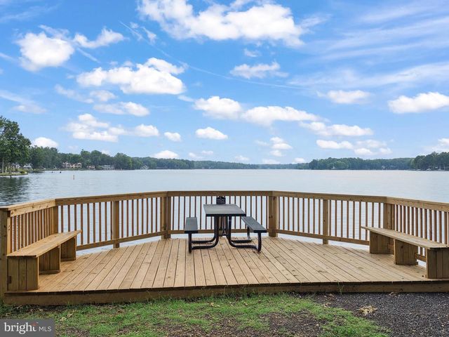 3619 LAKEVIEW PKWY, Locust Grove, VA 22508