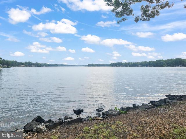 3619 LAKEVIEW PKWY, Locust Grove, VA 22508