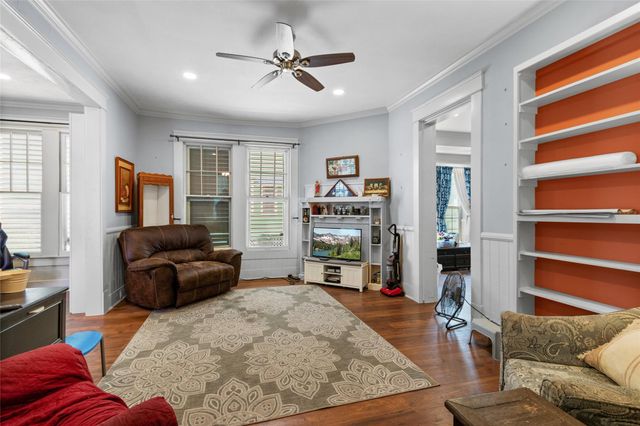 2301 31st Street, Galveston, TX 77550
