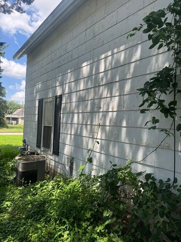 414 49th Street, Moline, IL 61265