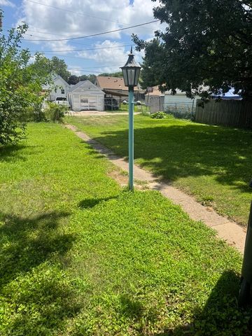 414 49th Street, Moline, IL 61265