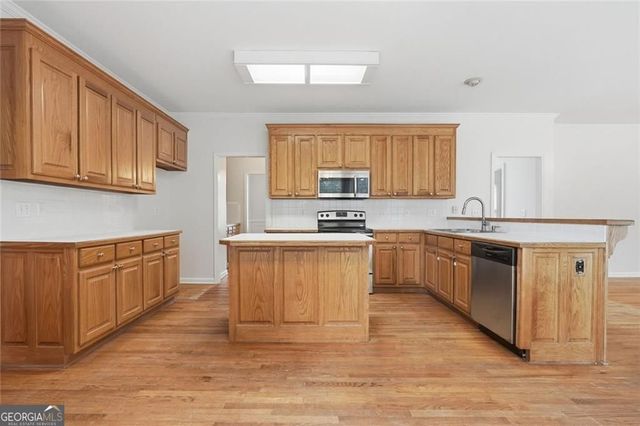 3235 Lake Russell Way, Buford, GA 30519