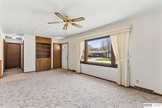 108 Meadow Lane, Gretna, NE 68028