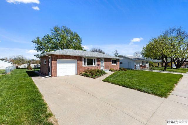 108 Meadow Lane, Gretna, NE 68028