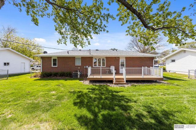 108 Meadow Lane, Gretna, NE 68028