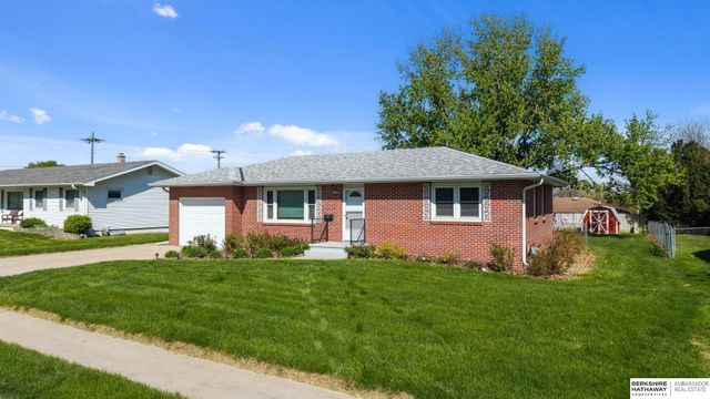 108 Meadow Lane, Gretna, NE 68028