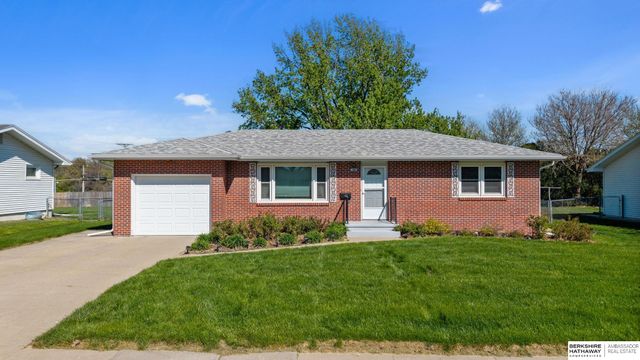 108 Meadow Lane, Gretna, NE 68028