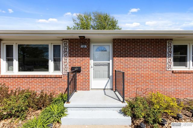 108 Meadow Lane, Gretna, NE 68028