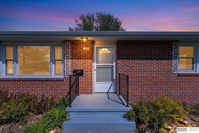 108 Meadow Lane, Gretna, NE 68028