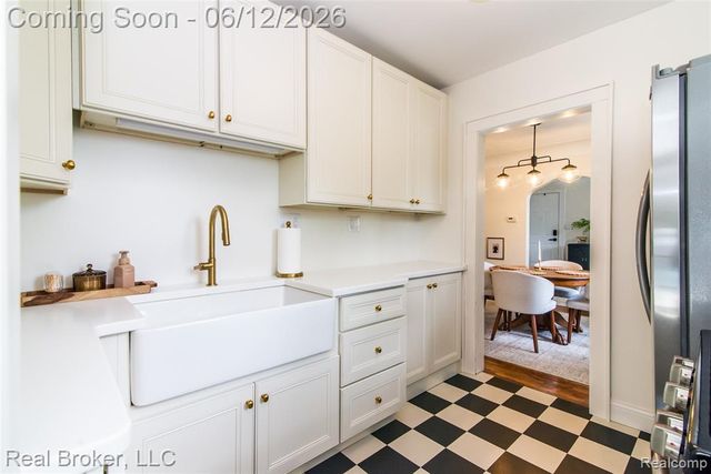 29019 Birchlawn Street, Garden City, MI 48135