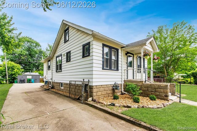 29019 Birchlawn Street, Garden City, MI 48135