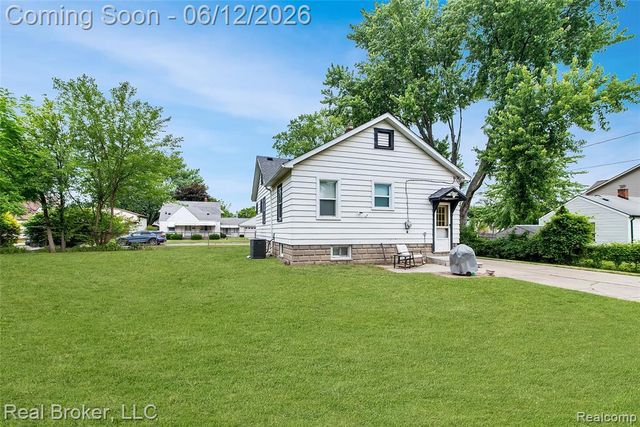 29019 Birchlawn Street, Garden City, MI 48135