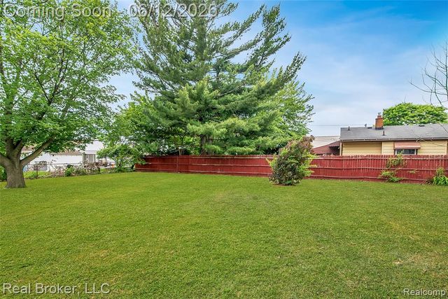 29019 Birchlawn Street, Garden City, MI 48135