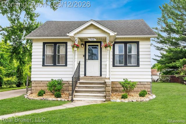 29019 Birchlawn Street, Garden City, MI 48135