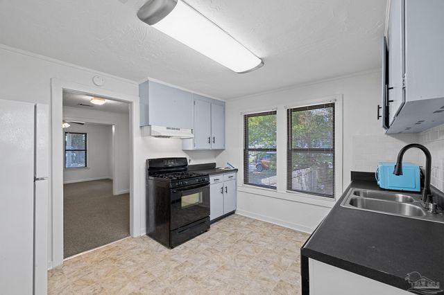 738 S E St, Pensacola, FL 32502