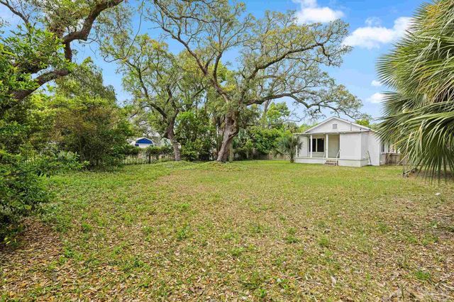 738 S E St, Pensacola, FL 32502