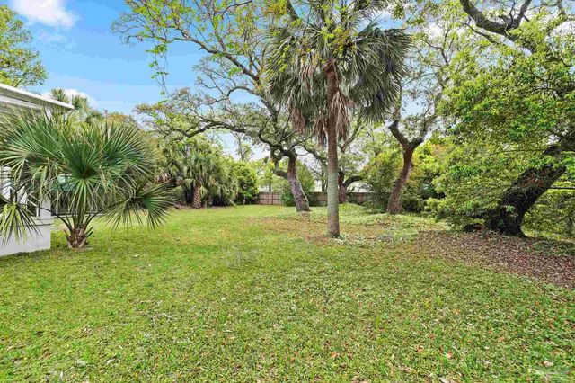 738 S E St, Pensacola, FL 32502